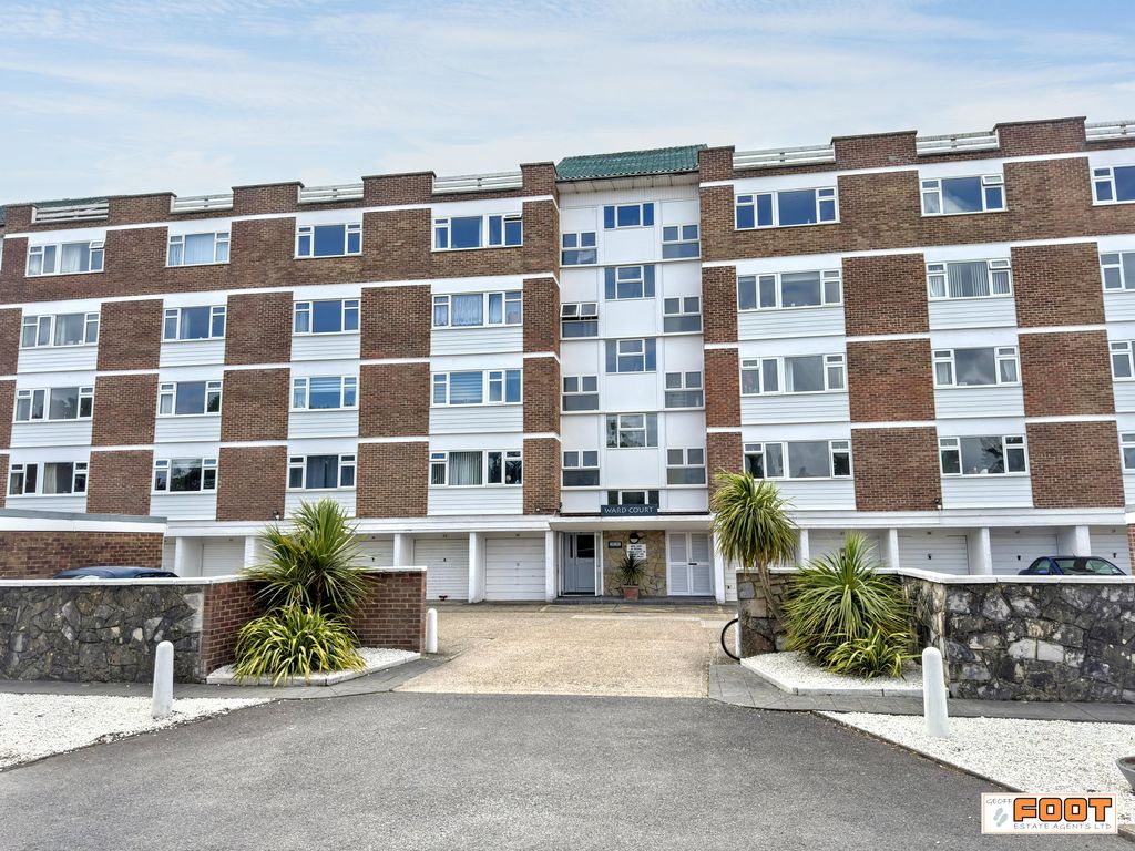 Flat Sea Front in Hayling Island