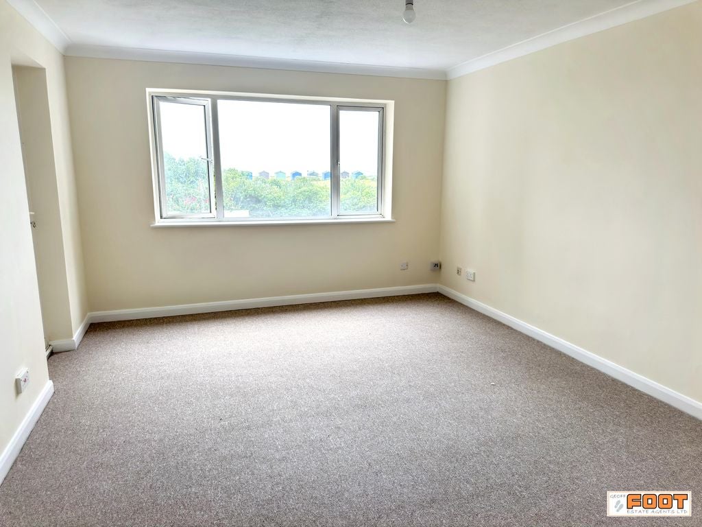 Flat Sea Front in Hayling Island