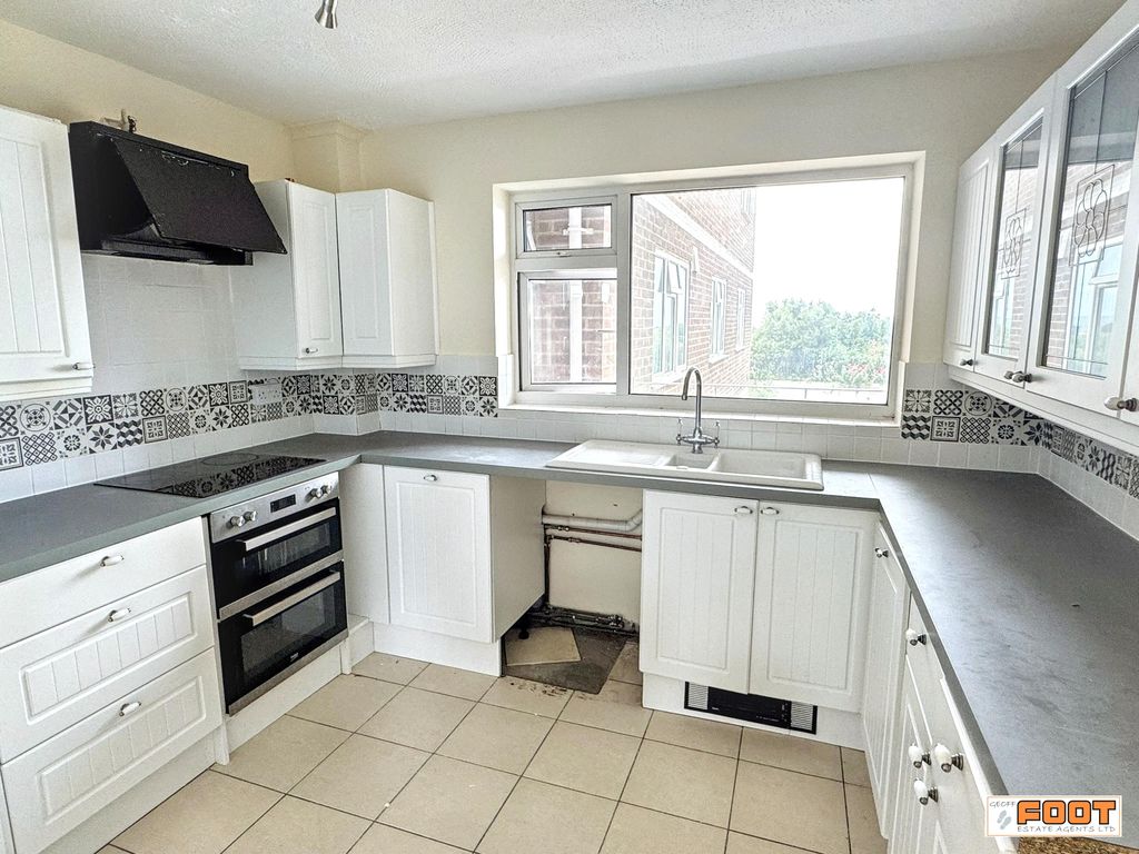 Flat Sea Front in Hayling Island