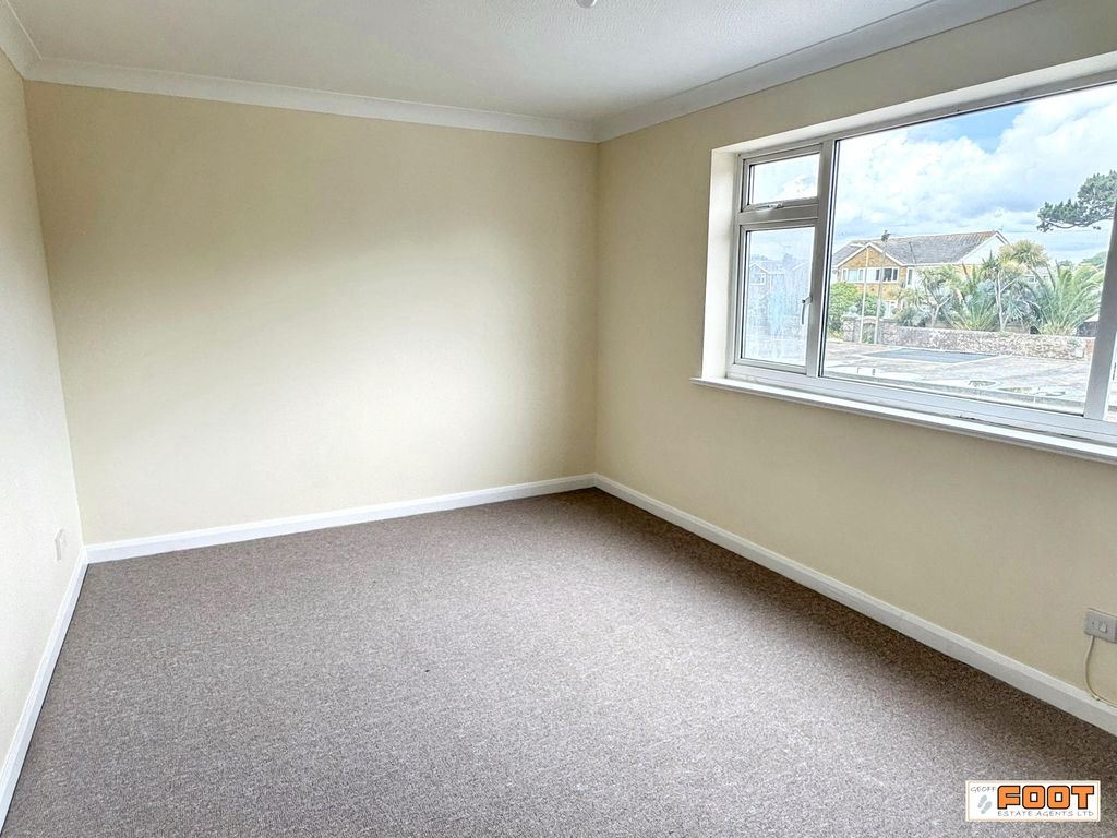 Flat Sea Front in Hayling Island