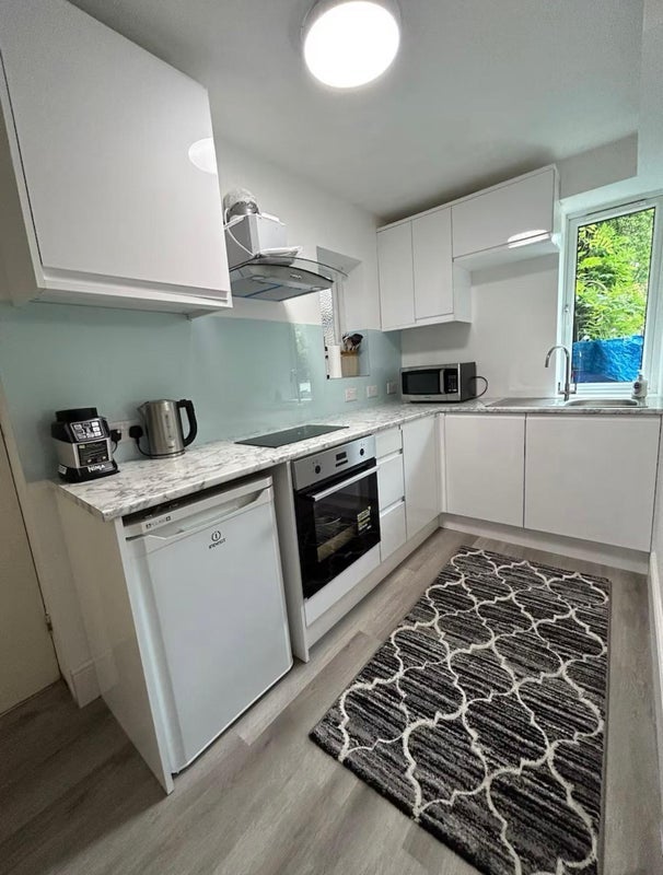 Room Combemartin Road in Greater London