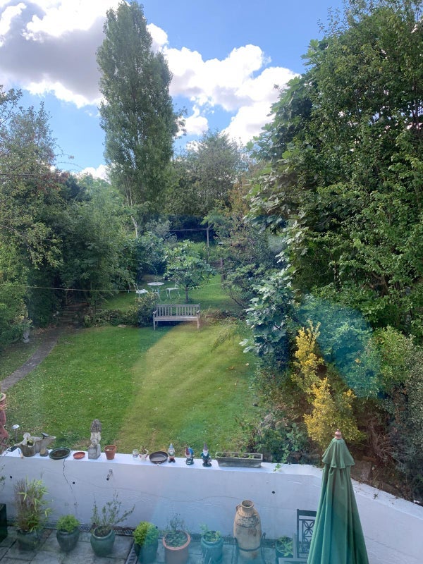 Room Combemartin Road in Greater London