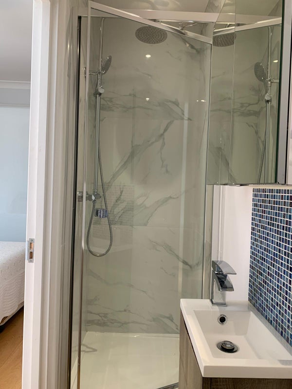 Room Combemartin Road in Greater London