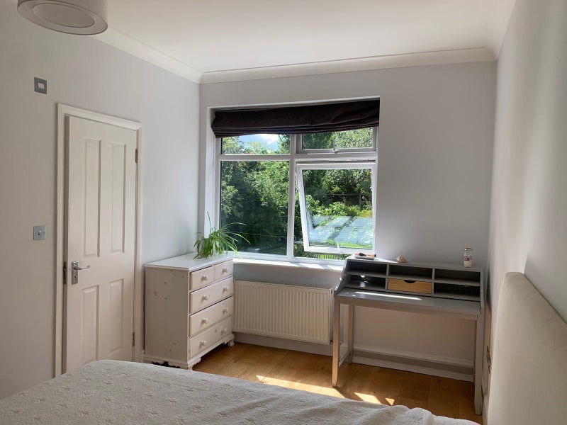 Room Combemartin Road in Greater London