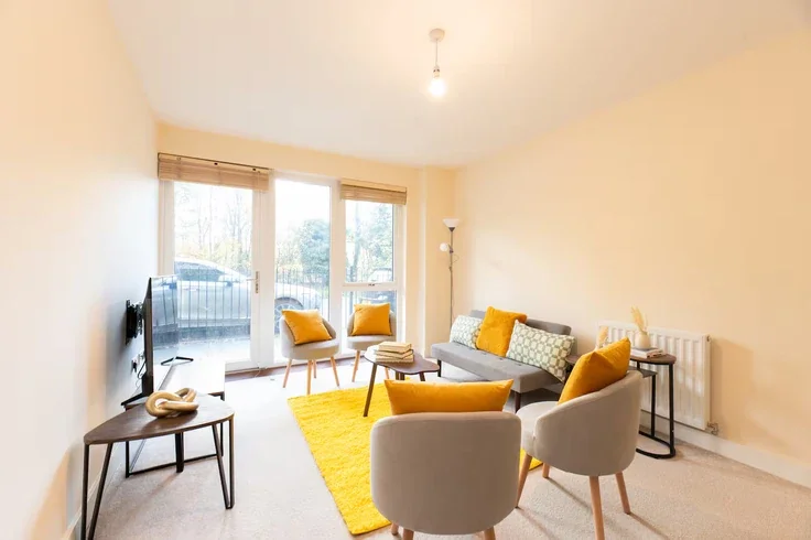 Flat Chronicle Avenue in Greater London