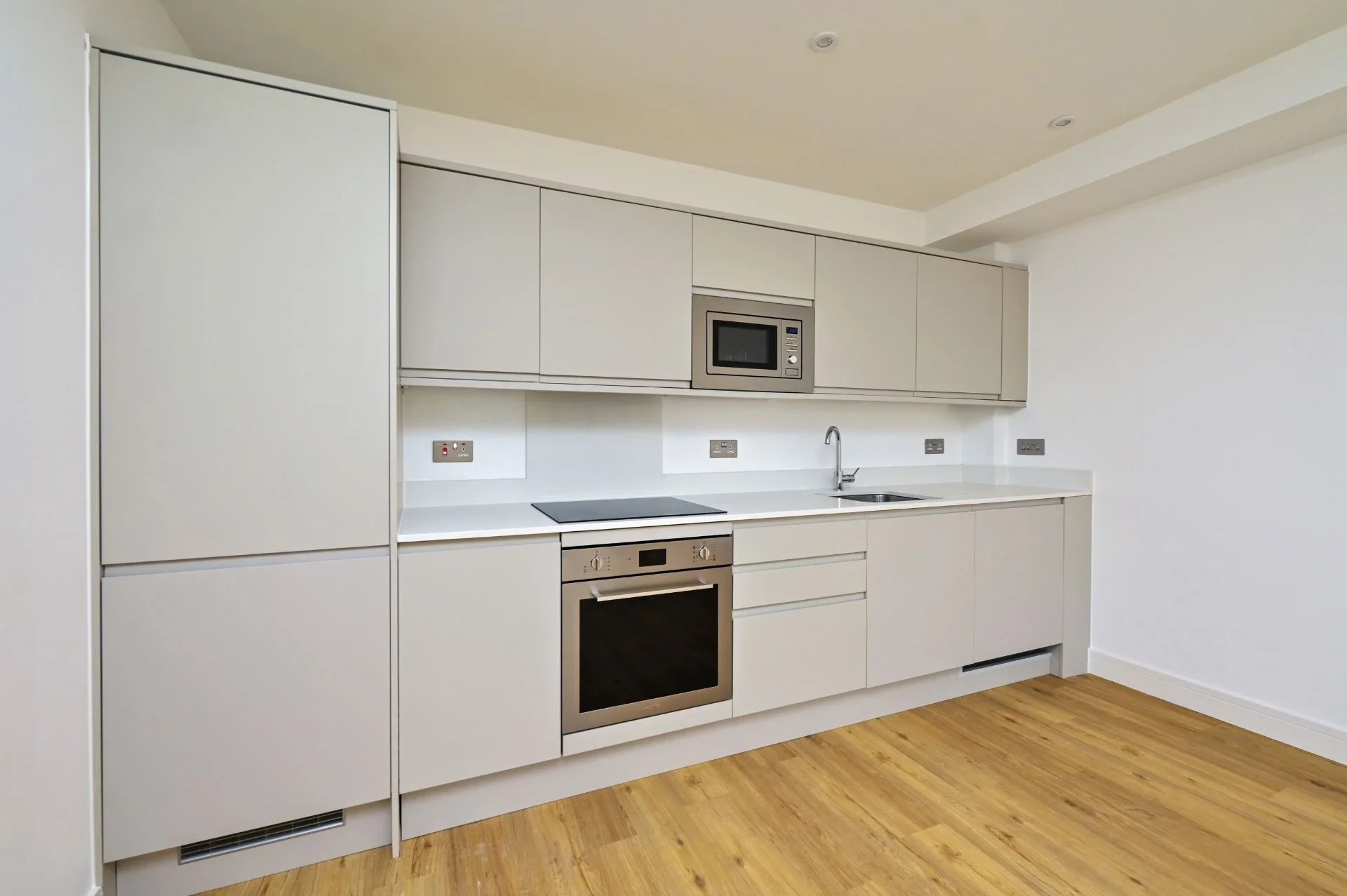 Flat Farnborough Road in Rushmoor