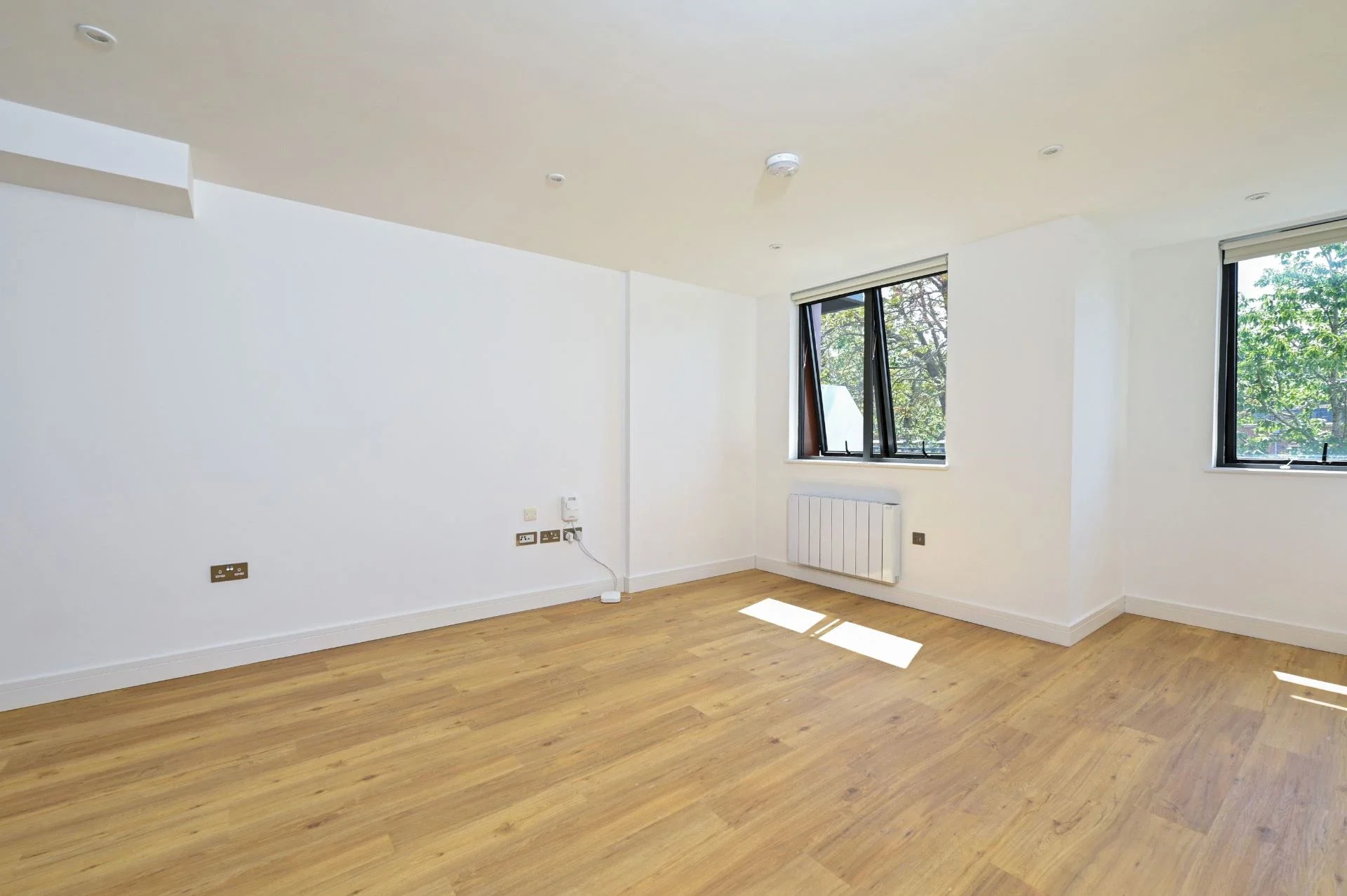 Flat Farnborough Road in Rushmoor