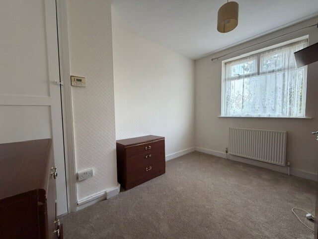 House Pomfret Avenue in Luton