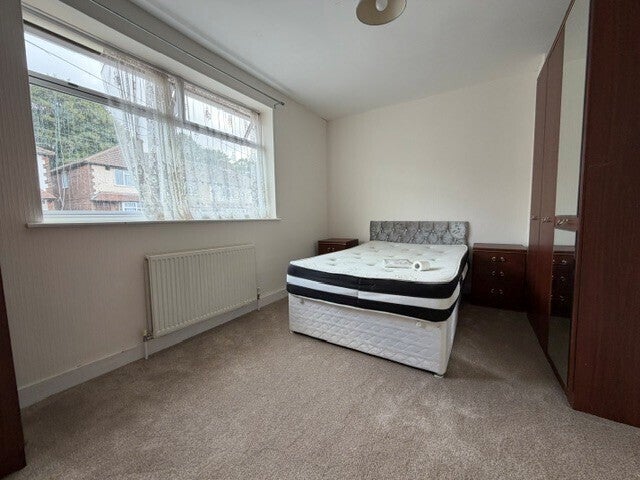 House Pomfret Avenue in Luton