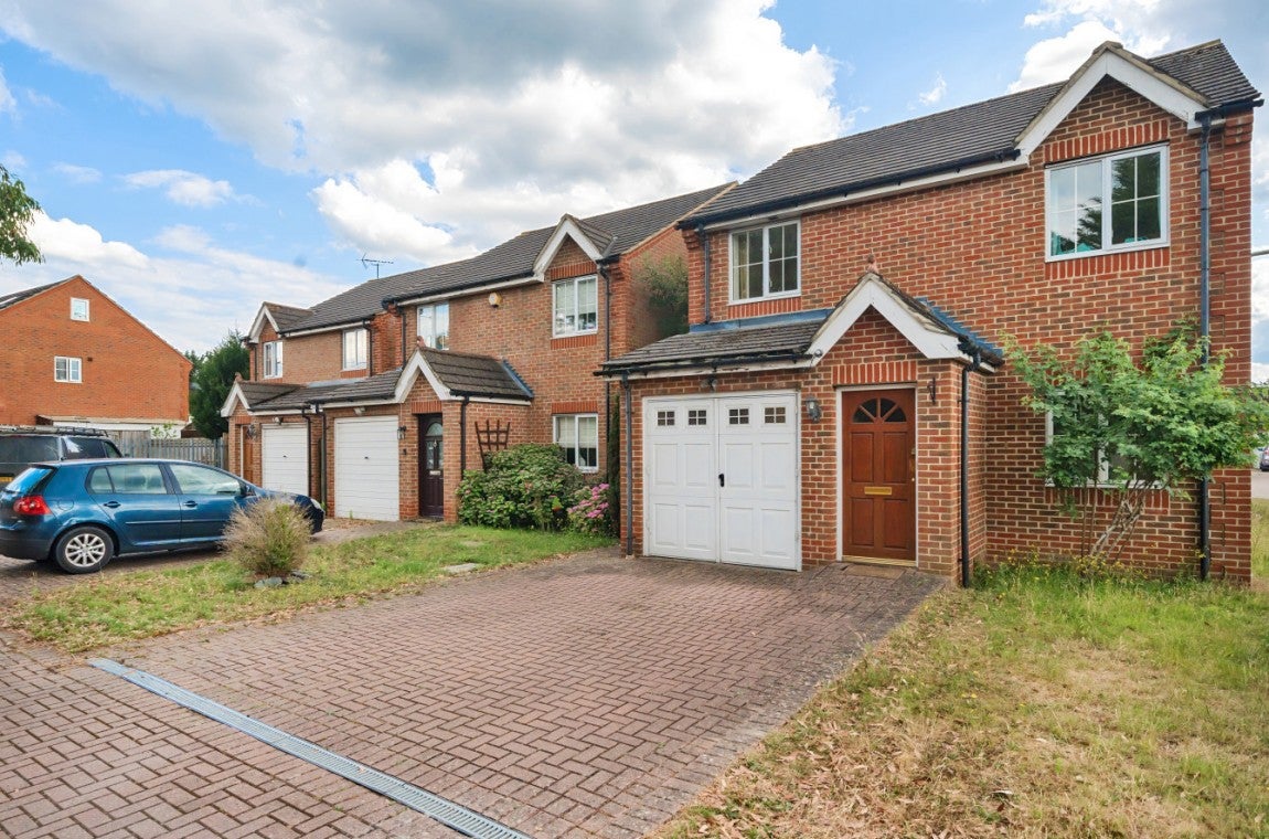 House Arne Close in Sindlesham