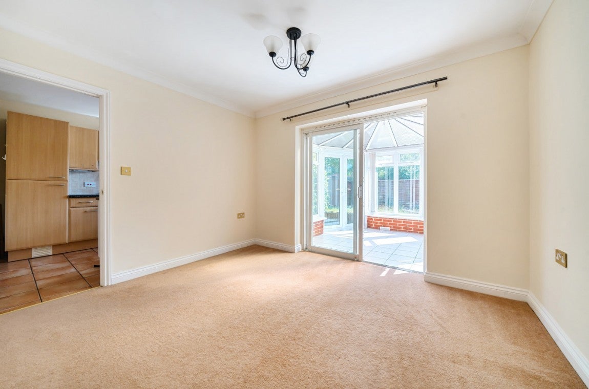 House Arne Close in Sindlesham