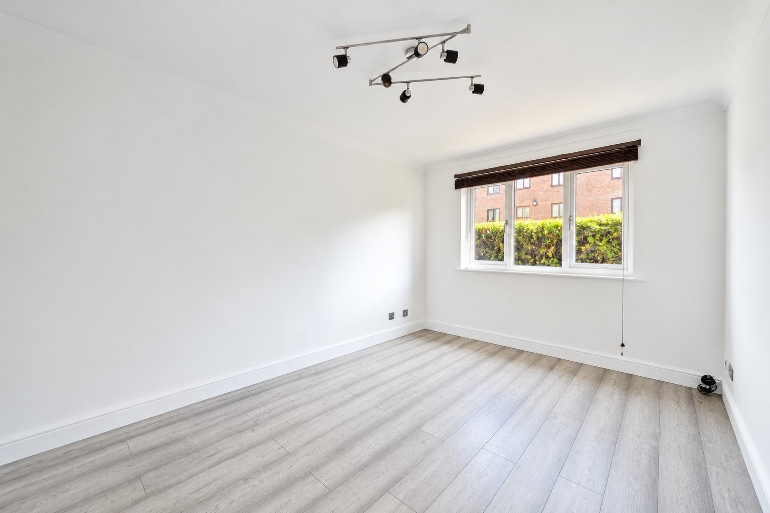 Flat Myers Lane in Greater London