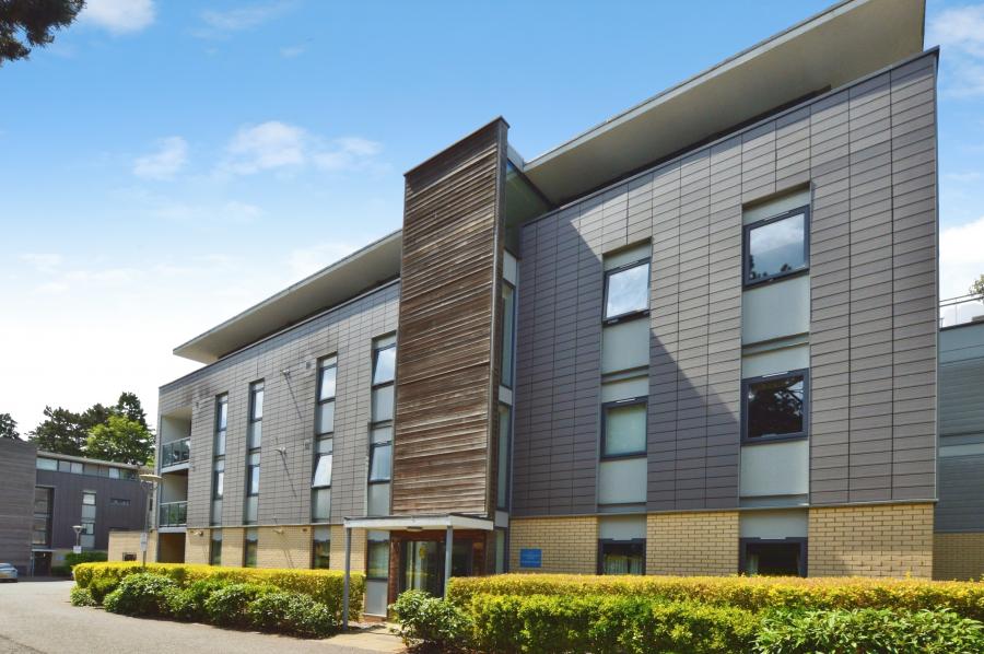 Flat Newsom Place in St Albans