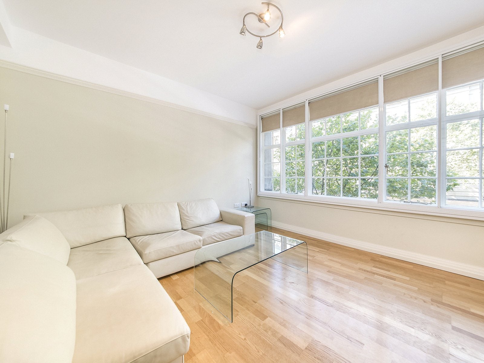Flat Kingsway in Greater London