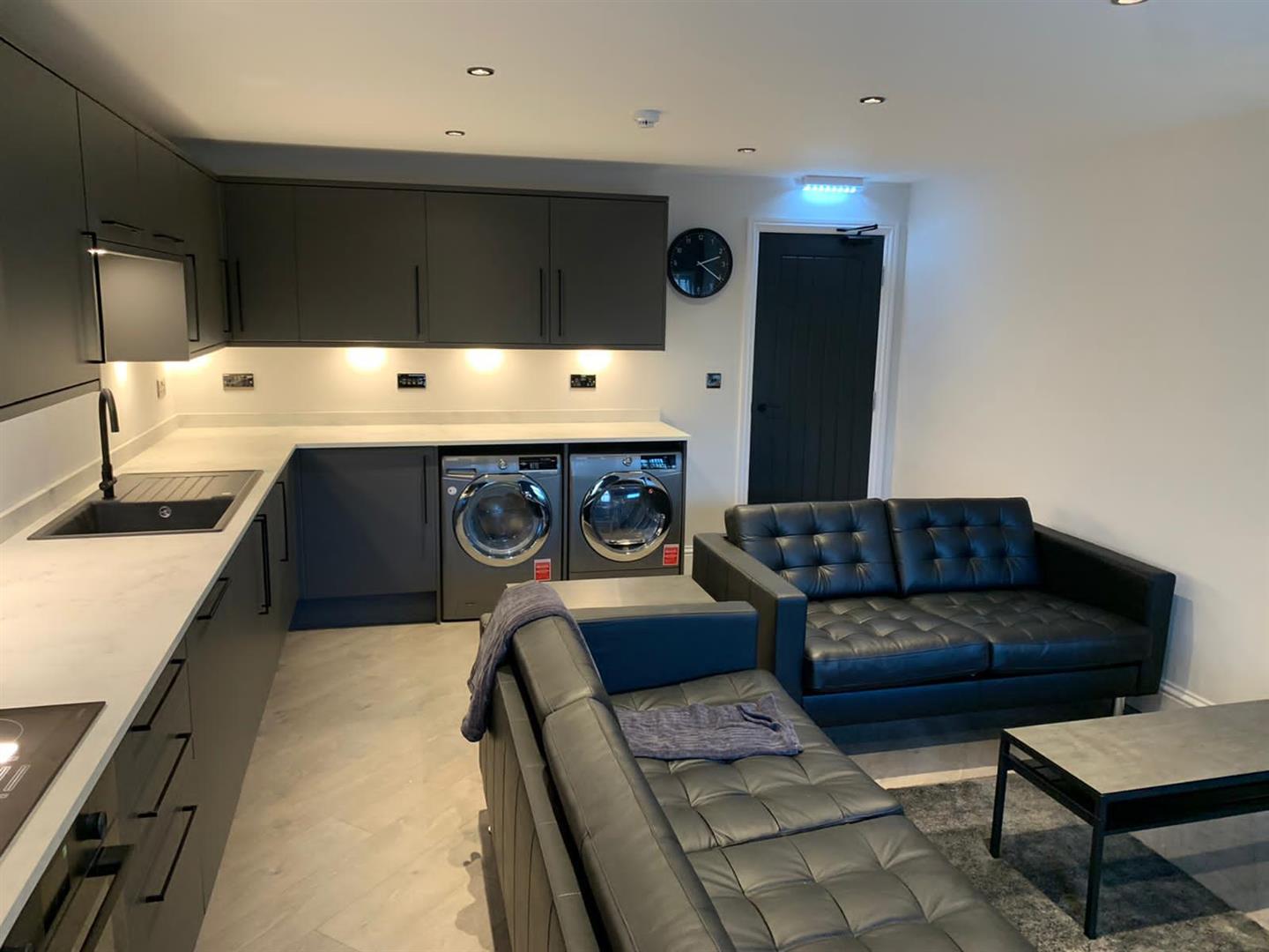 Room School Hill in Heswall