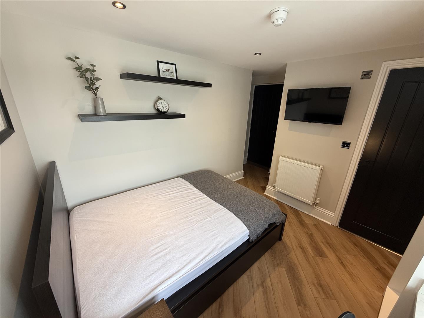 Room School Hill in Heswall
