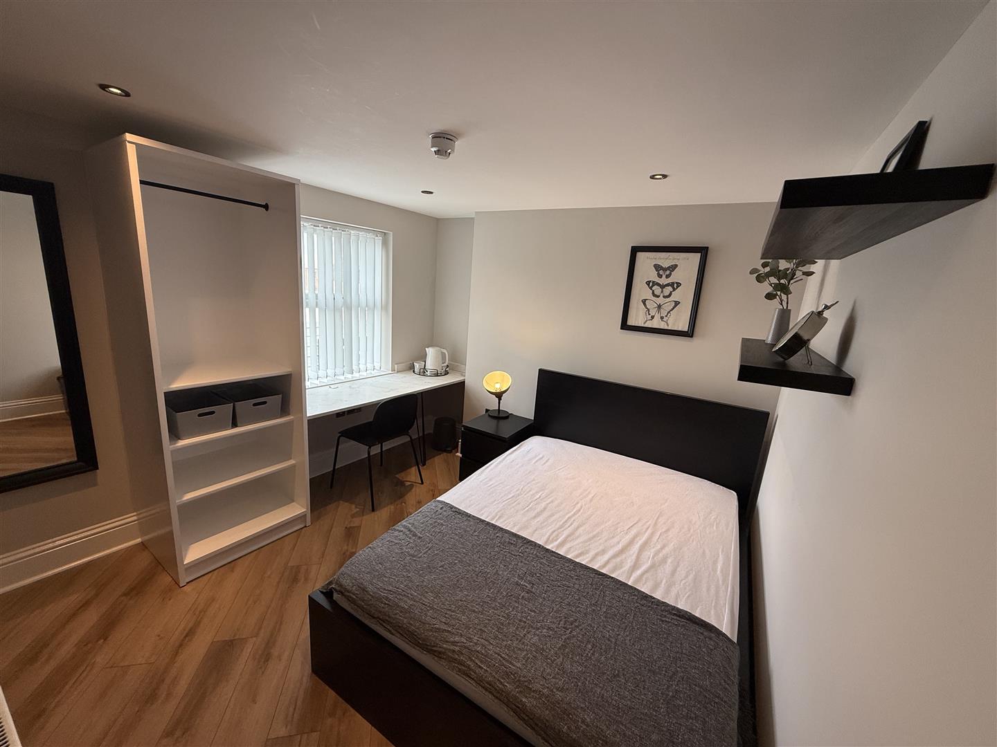 Room School Hill in Heswall