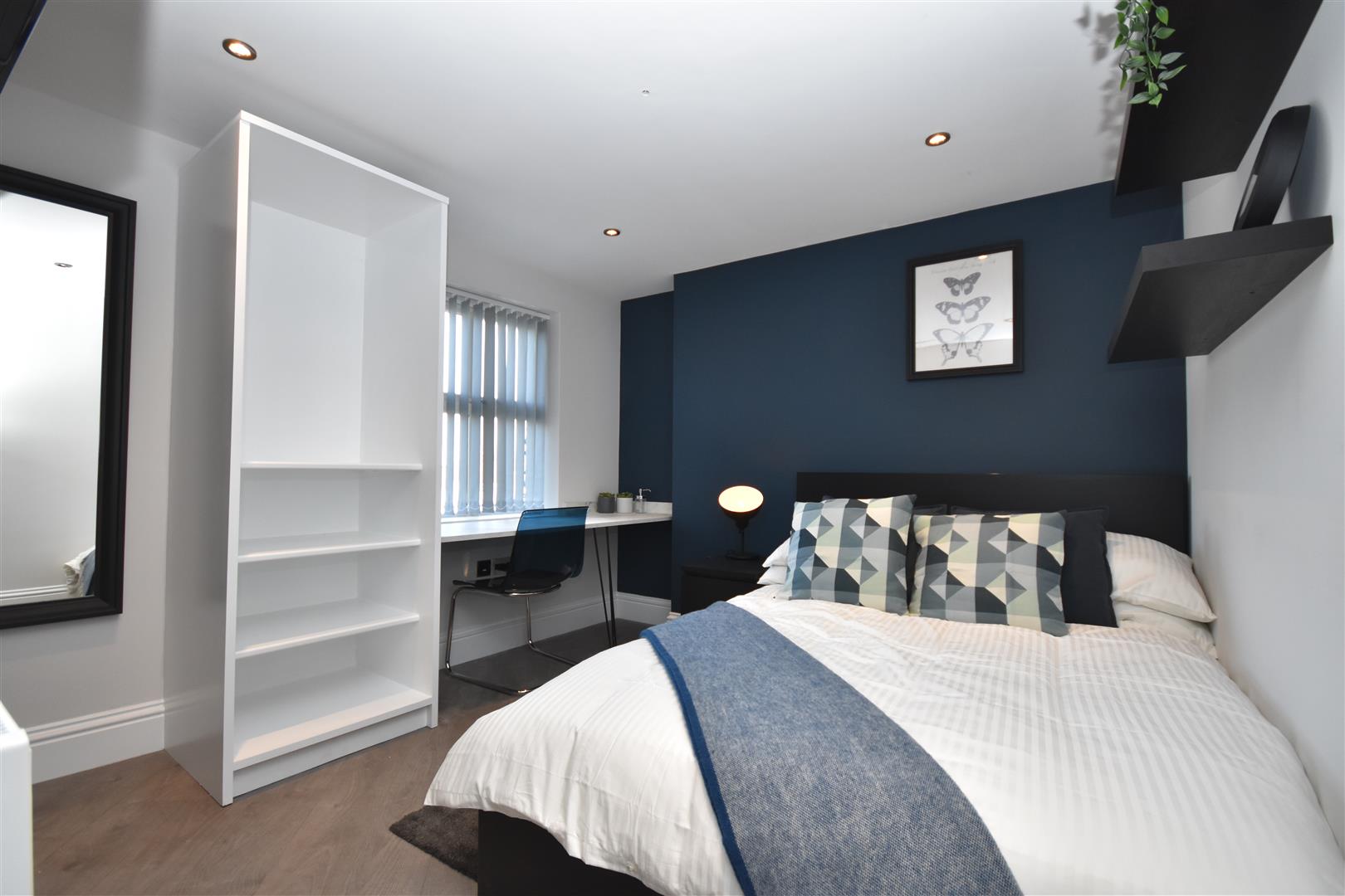 Room School Hill in Heswall
