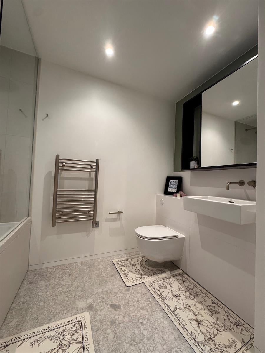 Flat Pilot Walk in Greater London