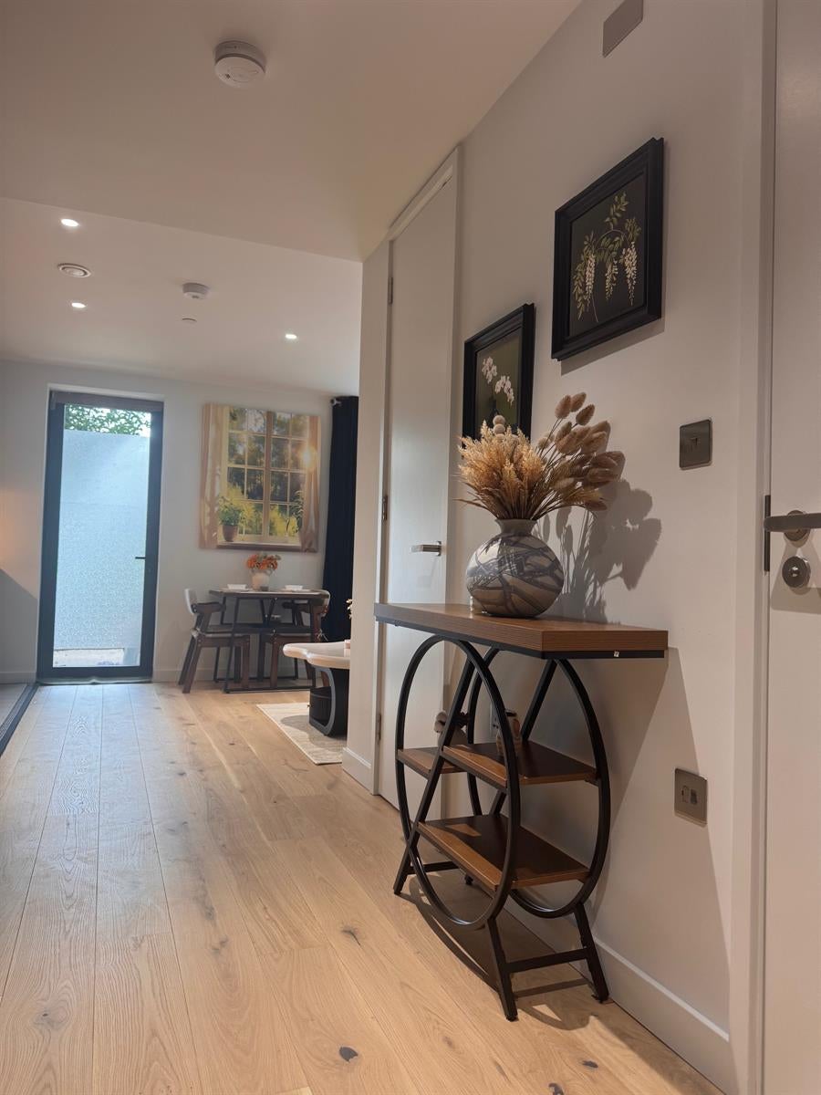 Flat Pilot Walk in Greater London