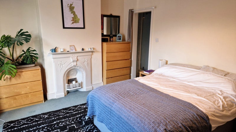 Room Beauley Road in Bristol