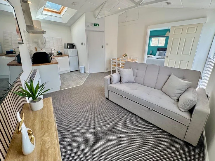Flat Bulwer Street in Greater London