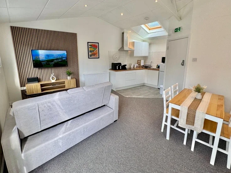 Flat Bulwer Street in Greater London