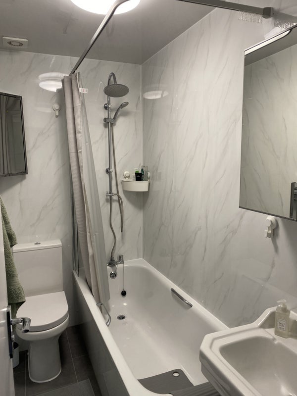 Room Henfield Close in Greater London