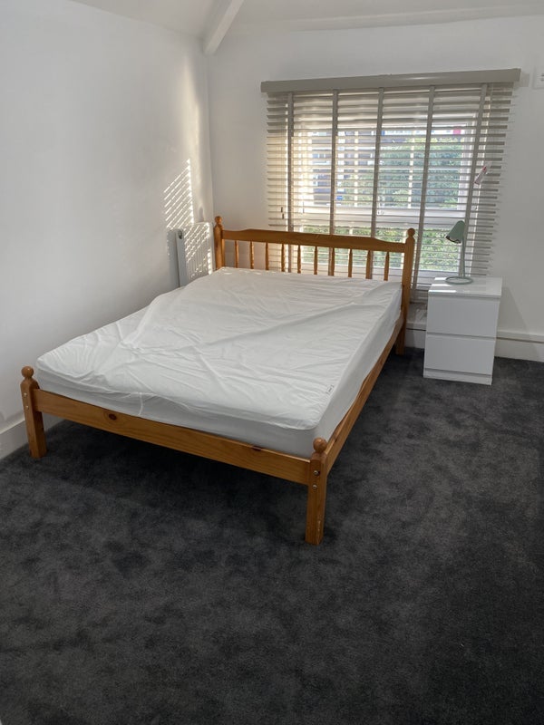 Room Henfield Close in Greater London