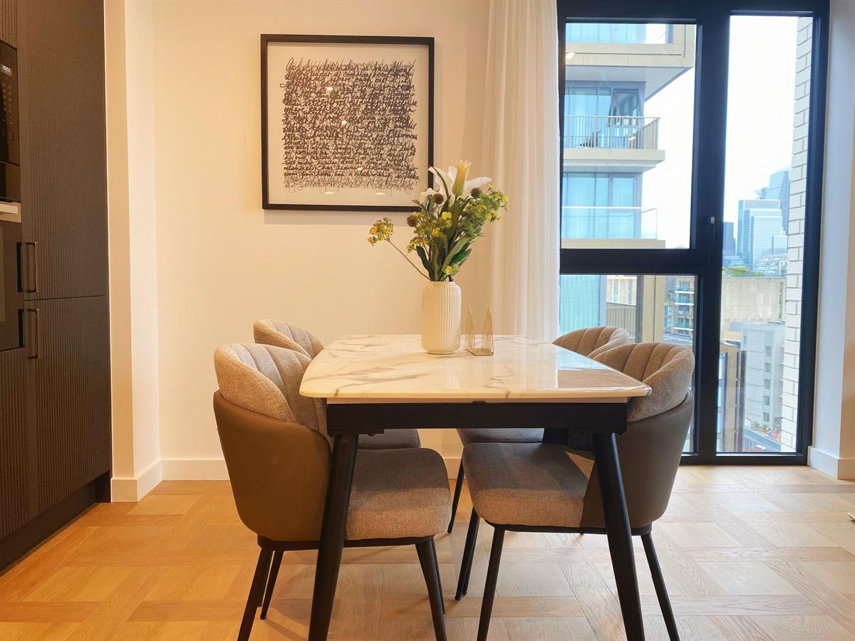 Flat Prusom Street in Greater London