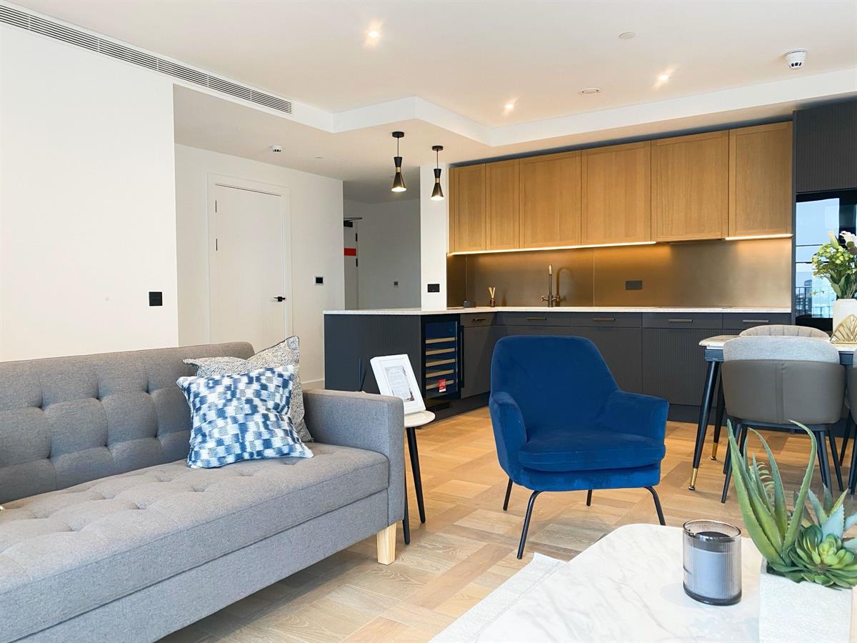 Flat Prusom Street in Greater London