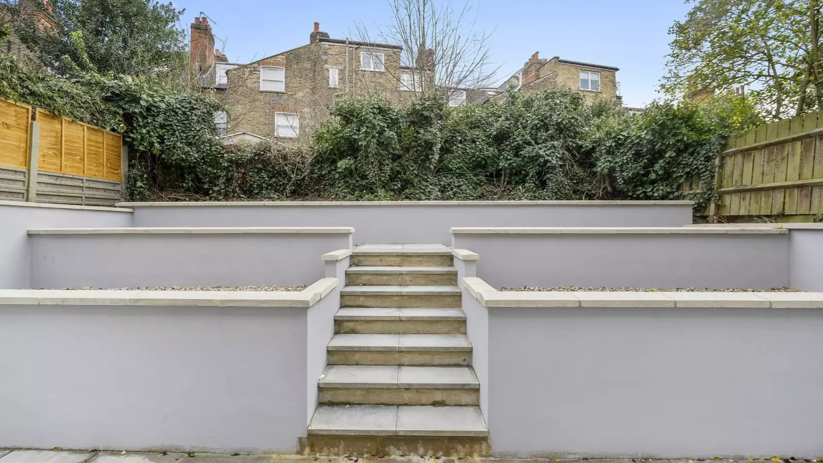 Flat Holmdale Road in Greater London