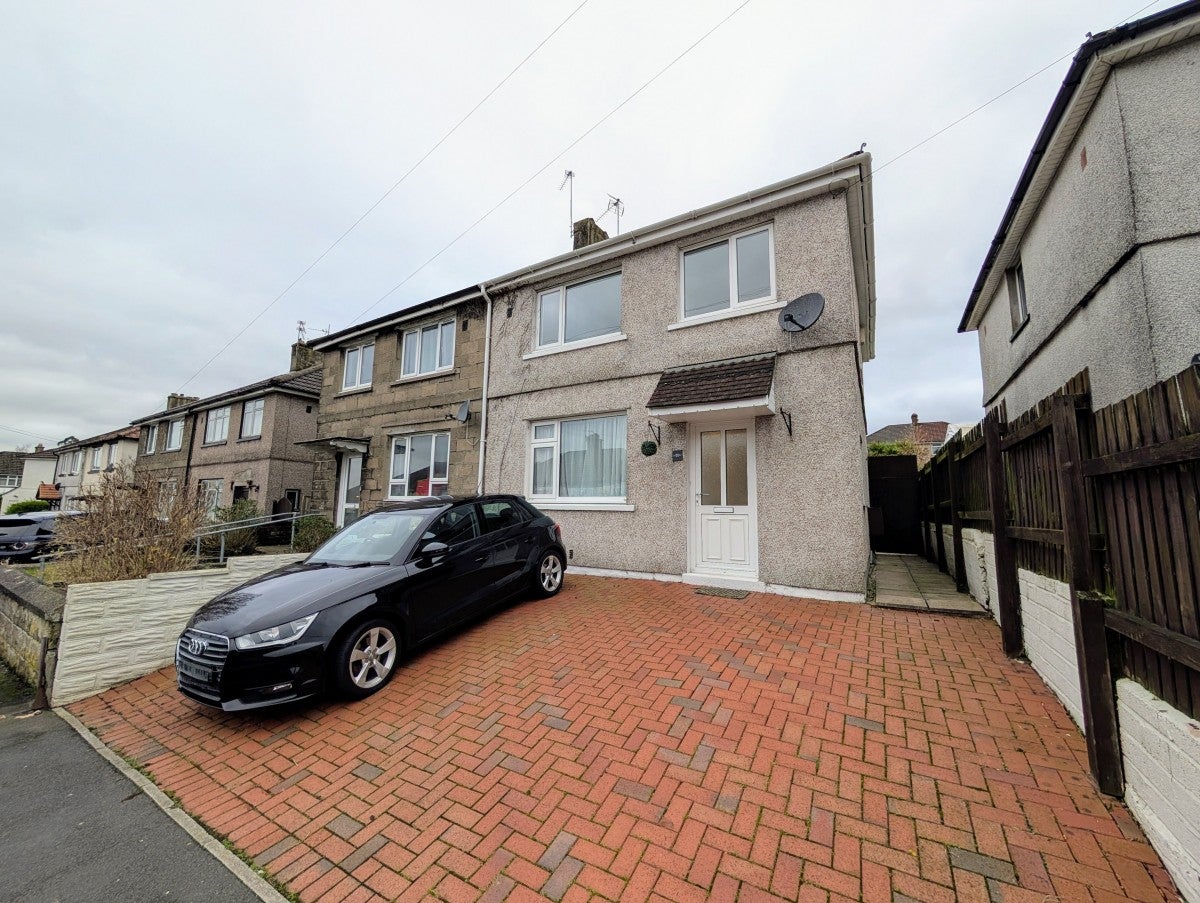 House Graig Park Circle in Newport