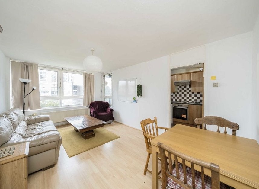Flat Balmes Road in Greater London
