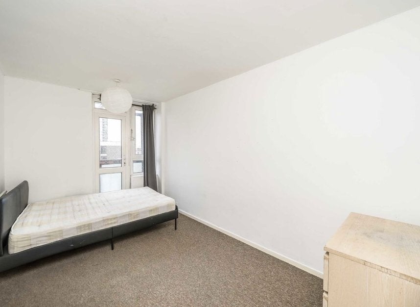Flat Balmes Road in Greater London