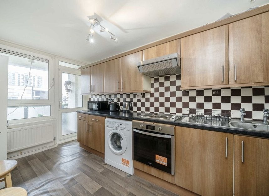 Flat Balmes Road in Greater London