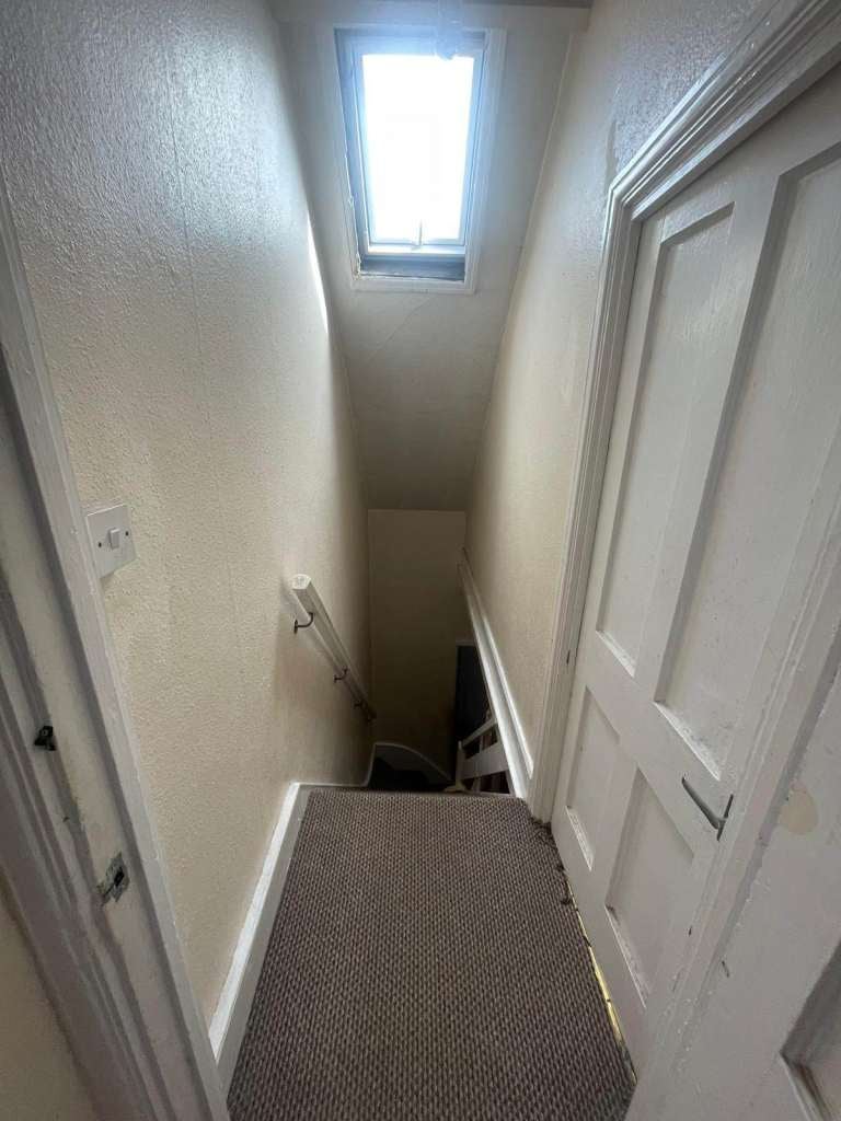 Flat Green Lane in Greater London