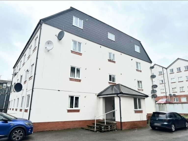 Flat Walthall Street in Crewe