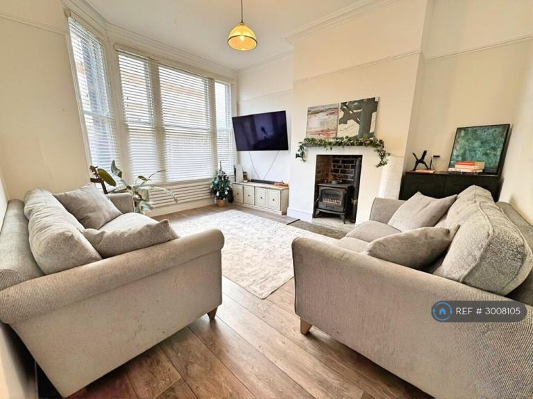 House Bellfield Avenue in Cheadle Hulme