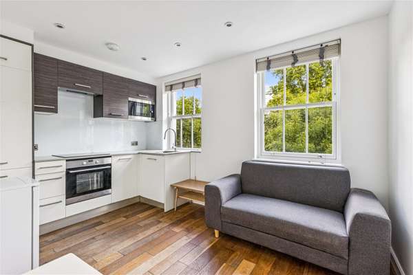 Flat Alleyn Court in City of Westminster