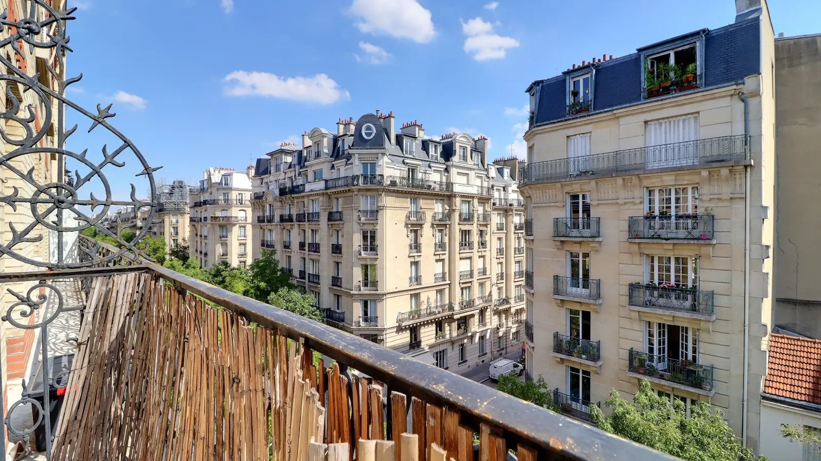 Flat Rue Duranton in Paris