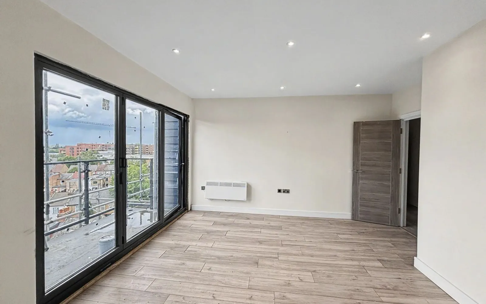 Flat Northolt Road in Greater London
