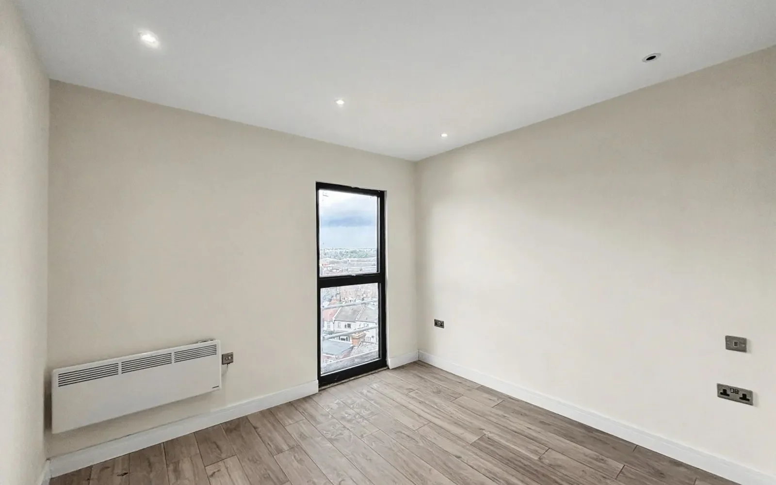 Flat Northolt Road in Greater London