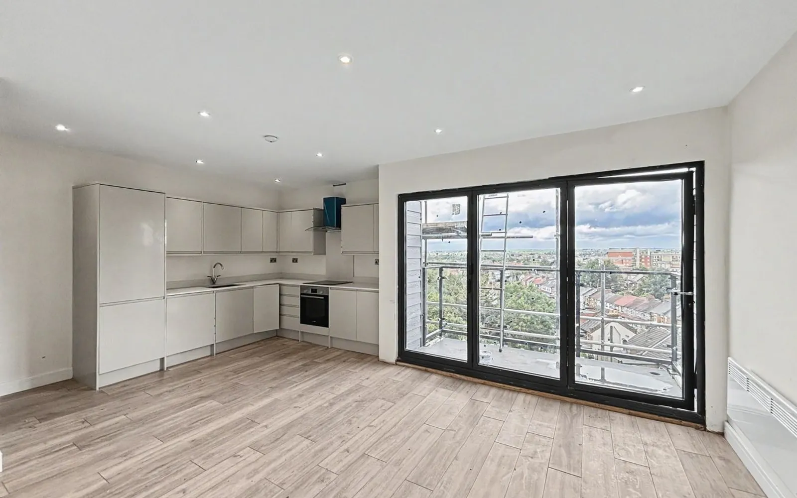 Flat Northolt Road in Greater London
