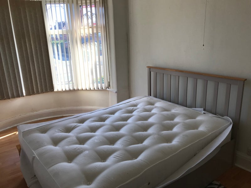 Room Hollinwood Avenue in Failsworth