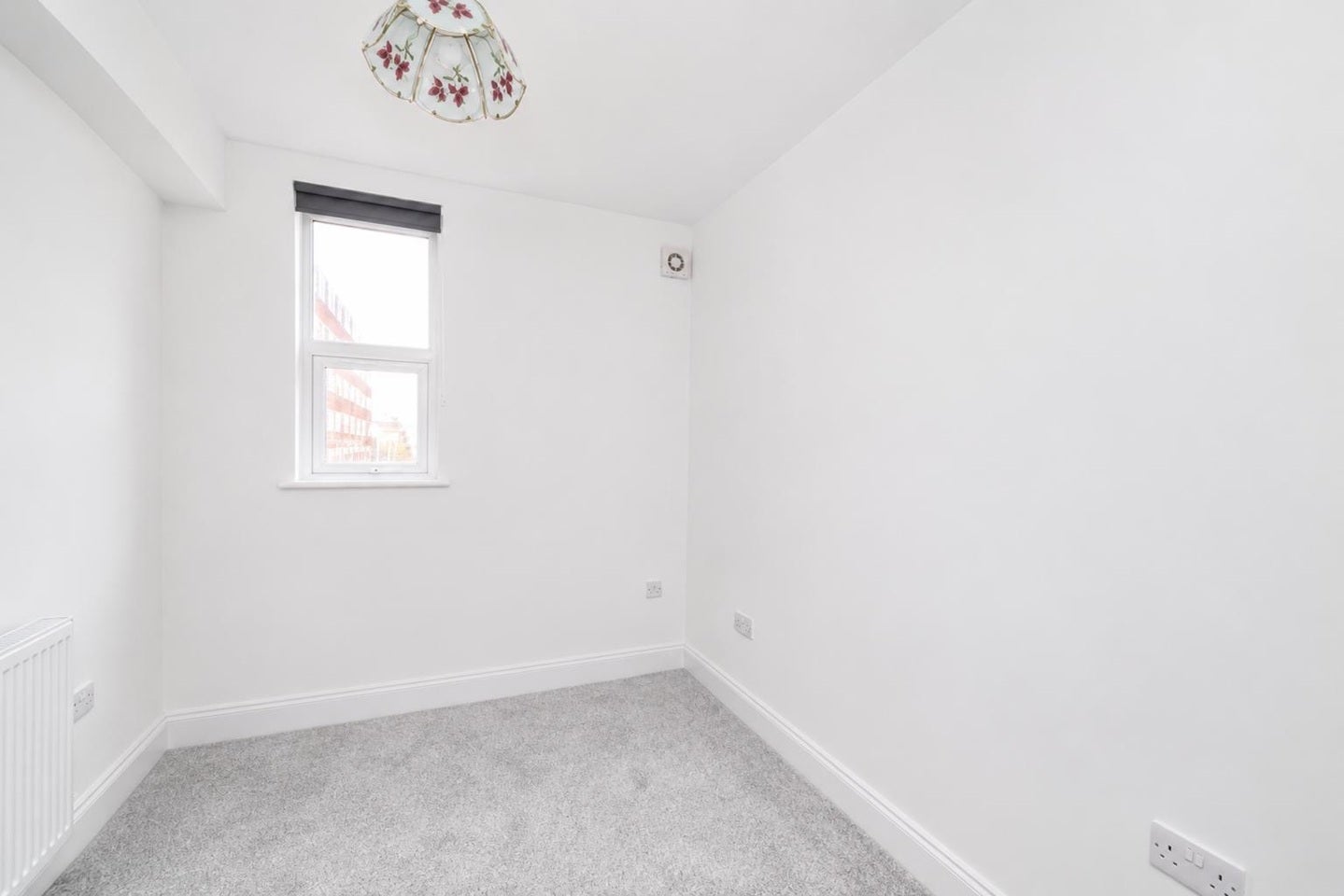 Flat Gordon Road in Greater London