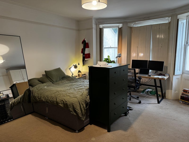 Room North Side Wandsworth Common in Greater London