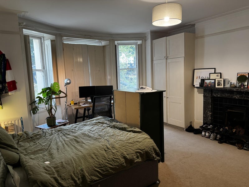 Room North Side Wandsworth Common in Greater London