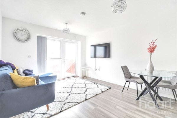 Flat Sheepen Place in Colchester