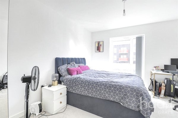 Flat Sheepen Place in Colchester
